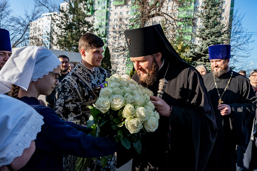 Вечерня с чтением акафиста Страстям Христовым во Владимирском храме посёлка Красково г.о. Люберцы